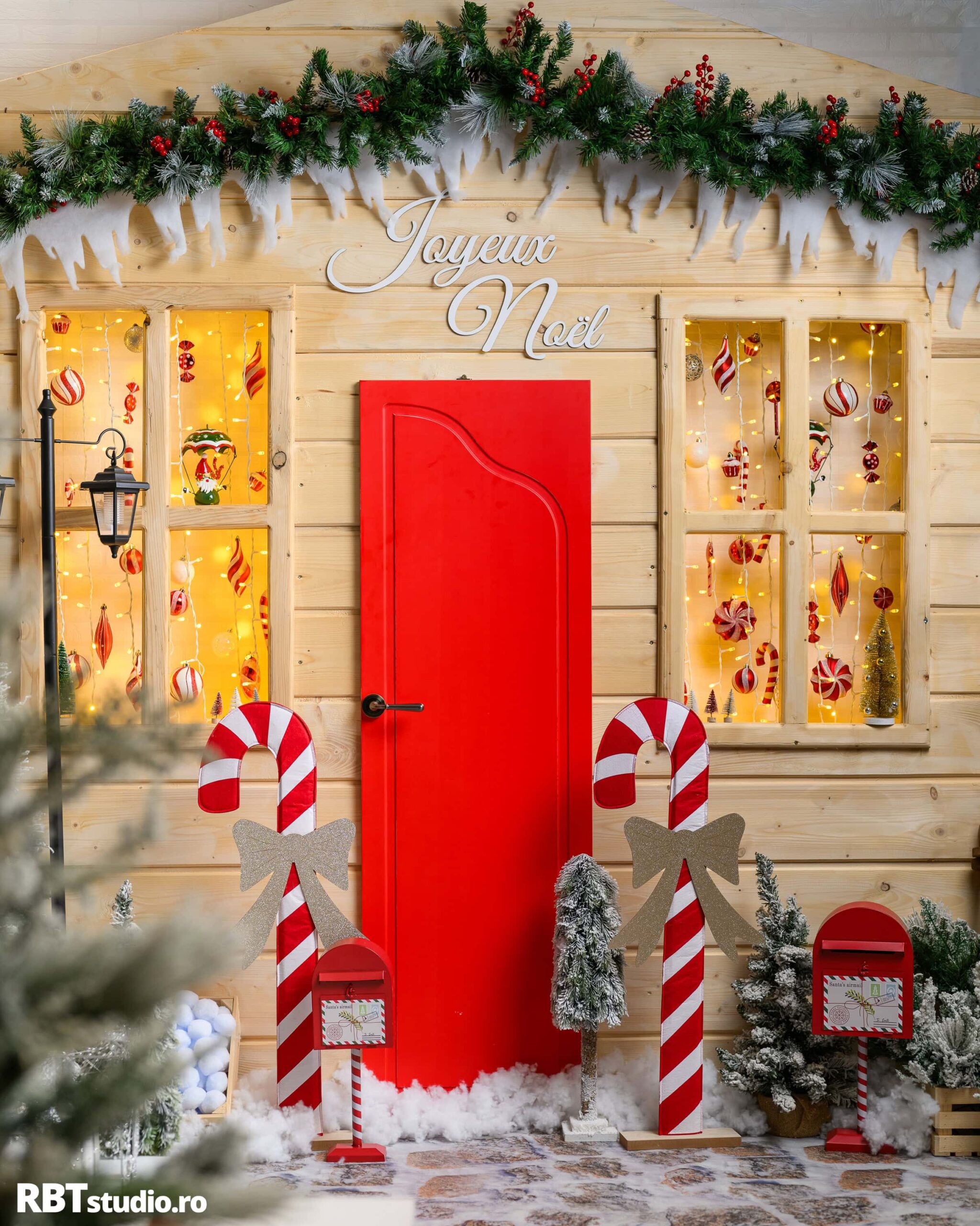 2. Magazinul de Globuri scaled - Ședințe foto de Crăciun