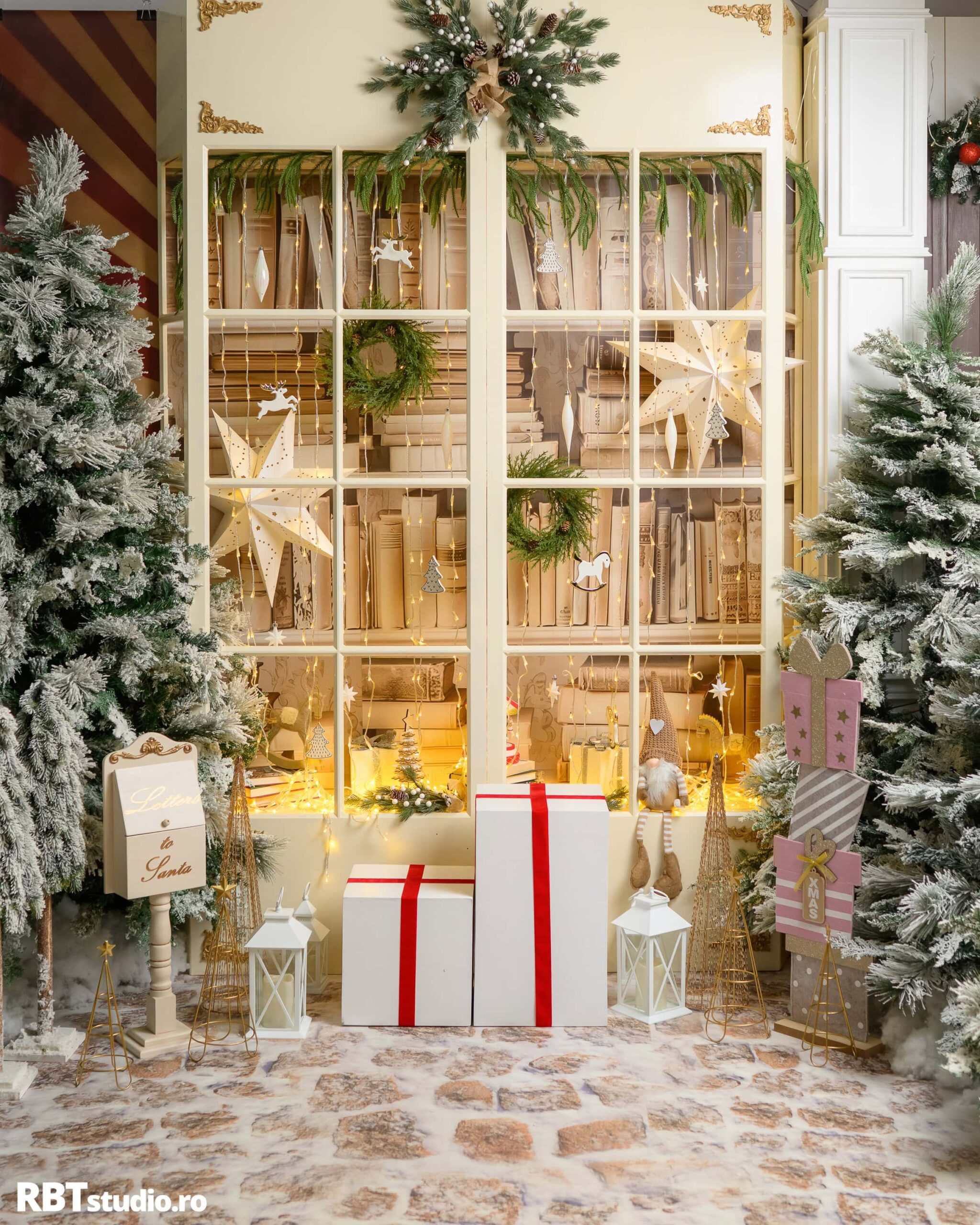 3. Libraria scaled - Ședințe foto de Crăciun